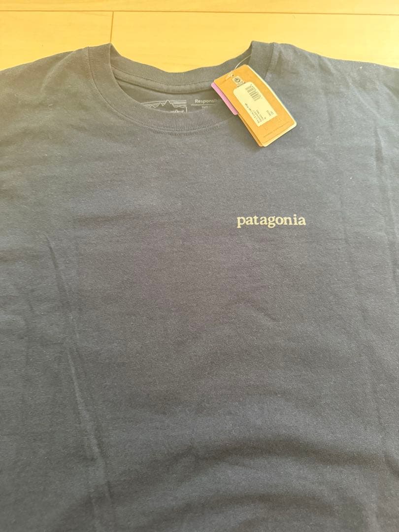 【新品】patagonia ネイビー 長袖Tシャツの写真2枚目