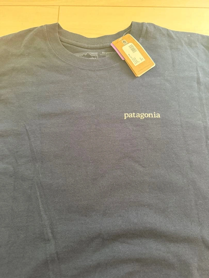 【新品】patagonia ネイビー 長袖Tシャツの写真2枚目