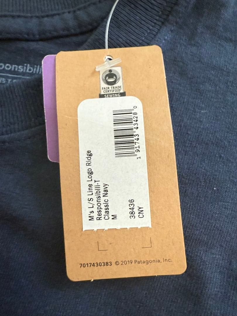 【新品】patagonia ネイビー 長袖Tシャツの写真4枚目