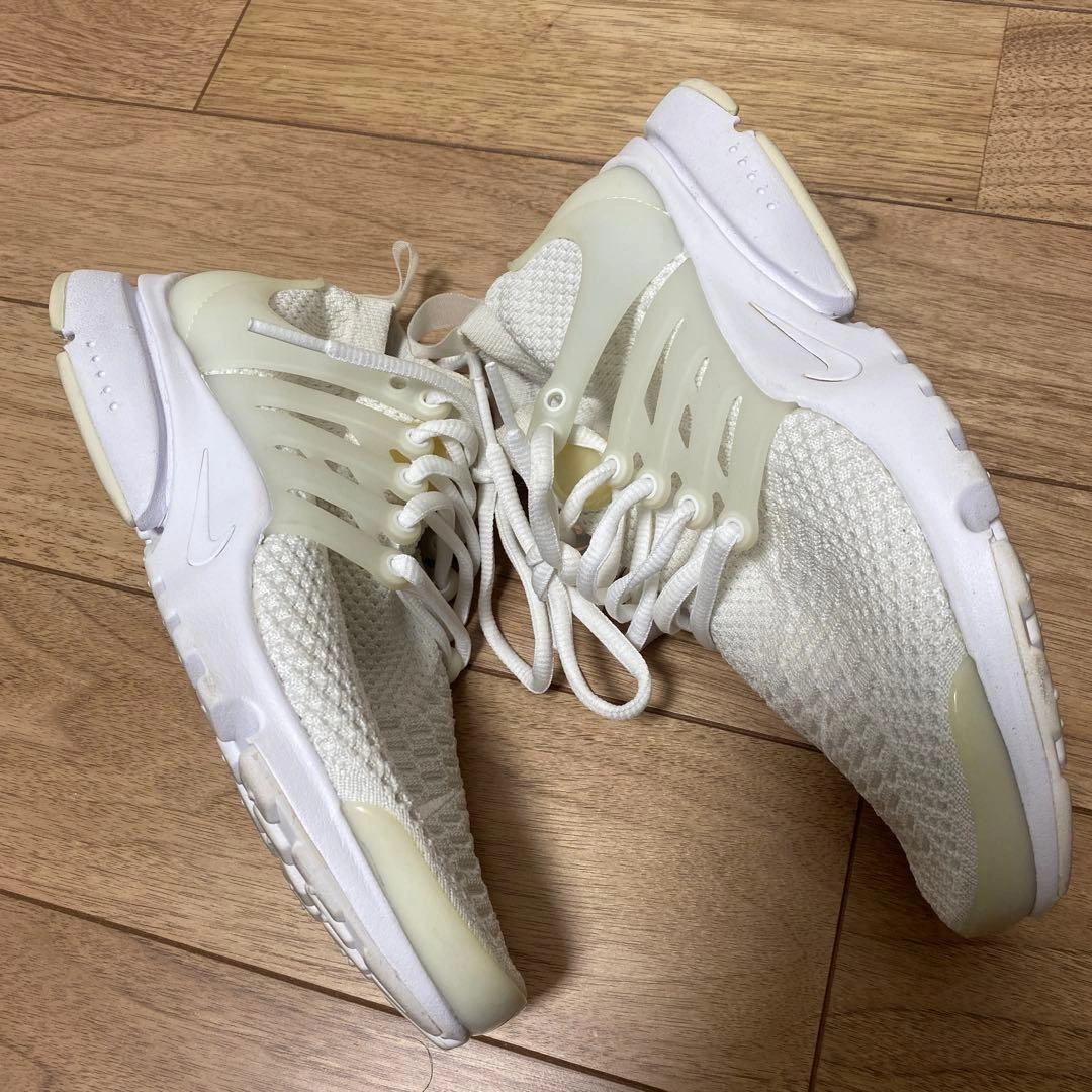 NIKE AIR PRESTO FLYKNIT ホワイト スニーカーの写真5枚目