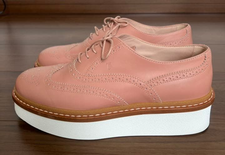 [美品] TOD'S メダリオン レースアップ厚底 24.5cmの写真3枚目