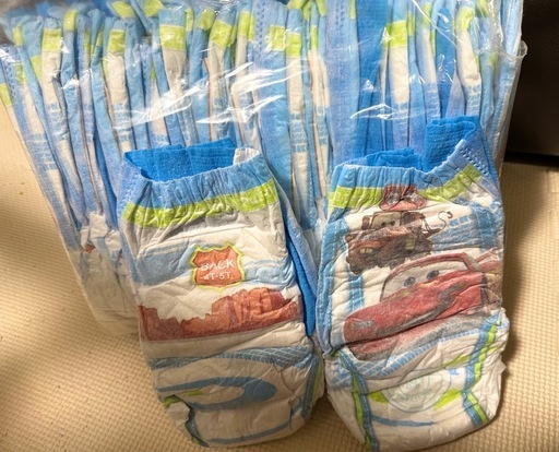 Huggies Little Swimmers 水遊び用パンツ カーズ 4T-5T 35枚
