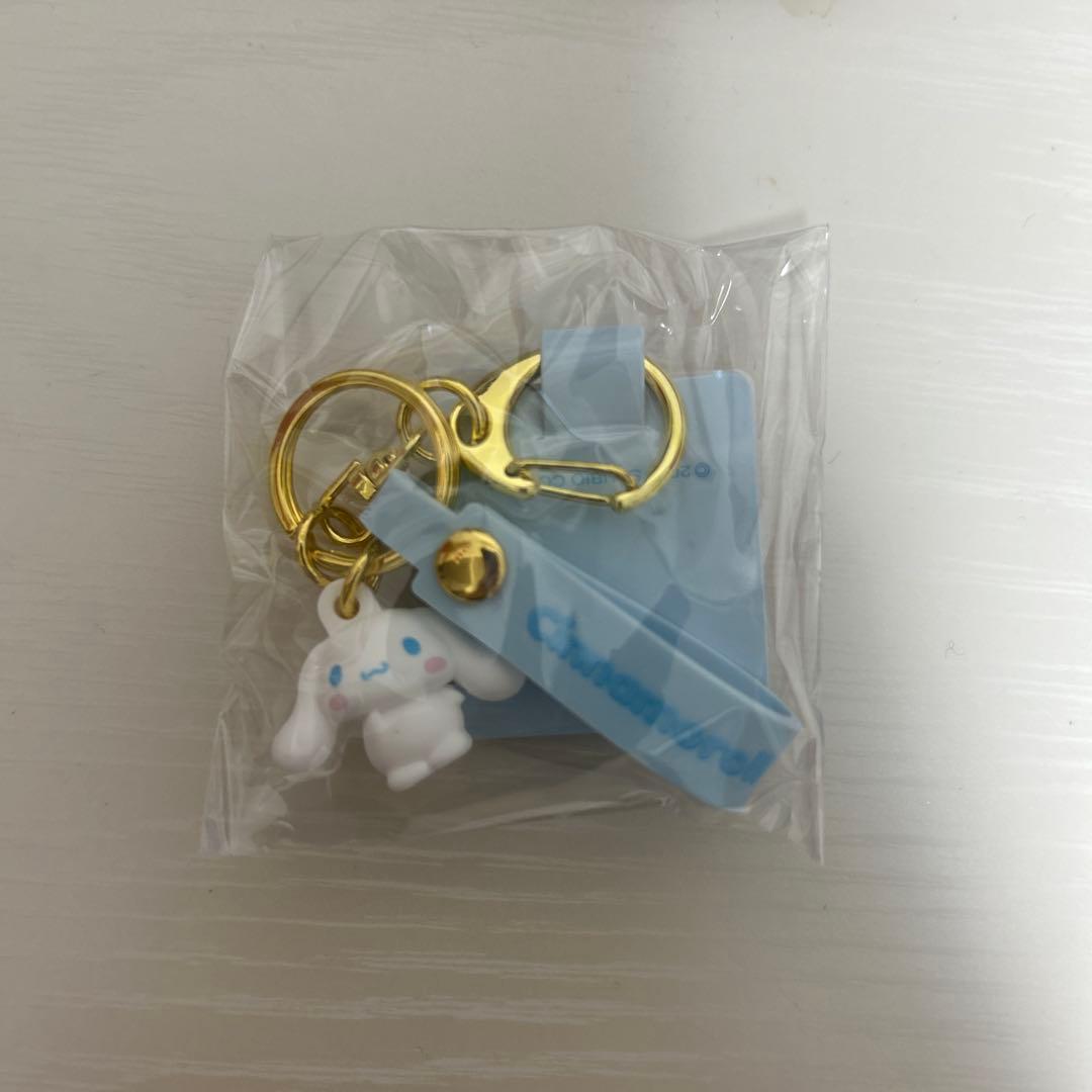 サンリオ 立体キーホルダー風ミニチャーム シナモロール