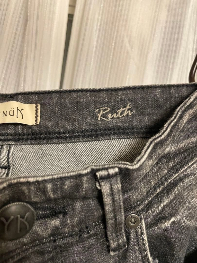 【完売品!極美品】ヤヌーク RUTH スリムテーパード グレー 23 Sの写真4枚目