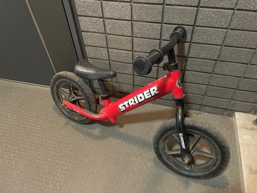 ストライダー STRIDER クラシックモデル レッド 中古　赤の写真2枚目