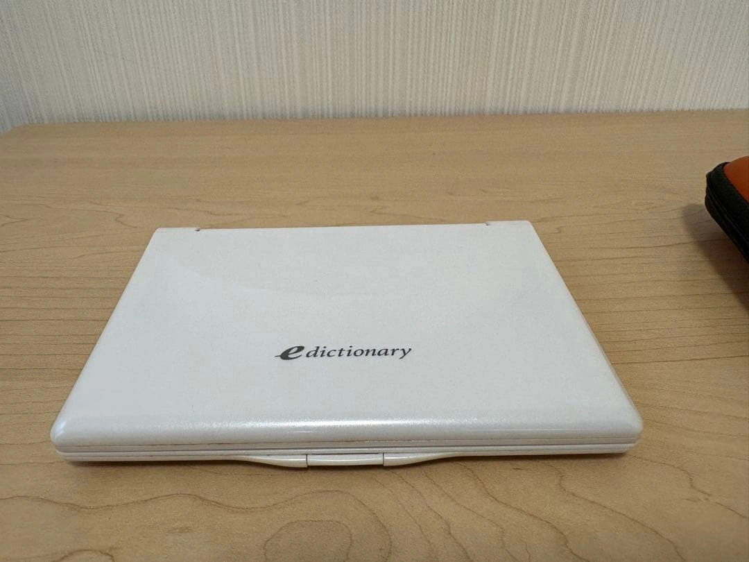 SHARP 電子辞書 e-dictionary ホワイト ケース付きの写真2枚目