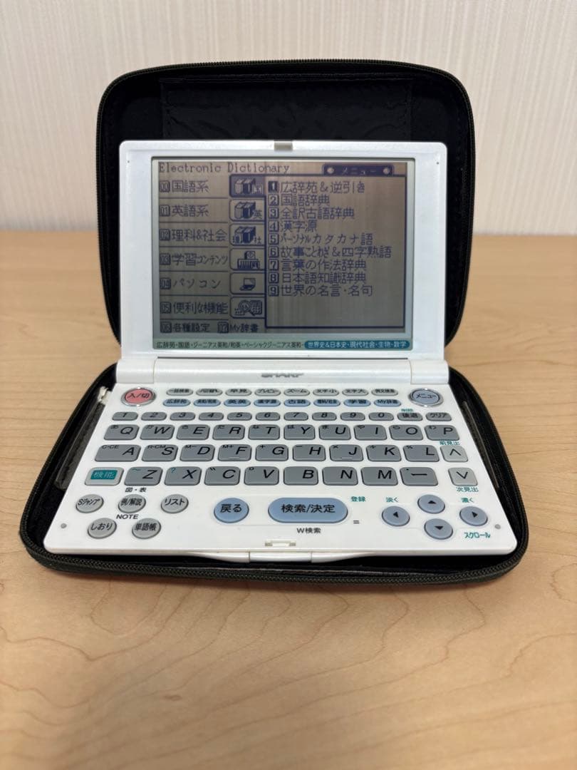 SHARP 電子辞書 e-dictionary ホワイト ケース付きの写真3枚目