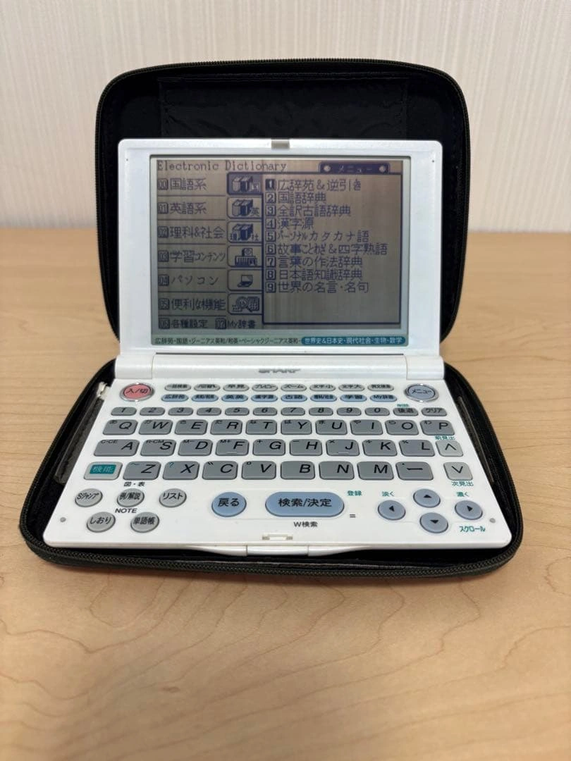 SHARP 電子辞書 e-dictionary ホワイト ケース付きの写真3枚目