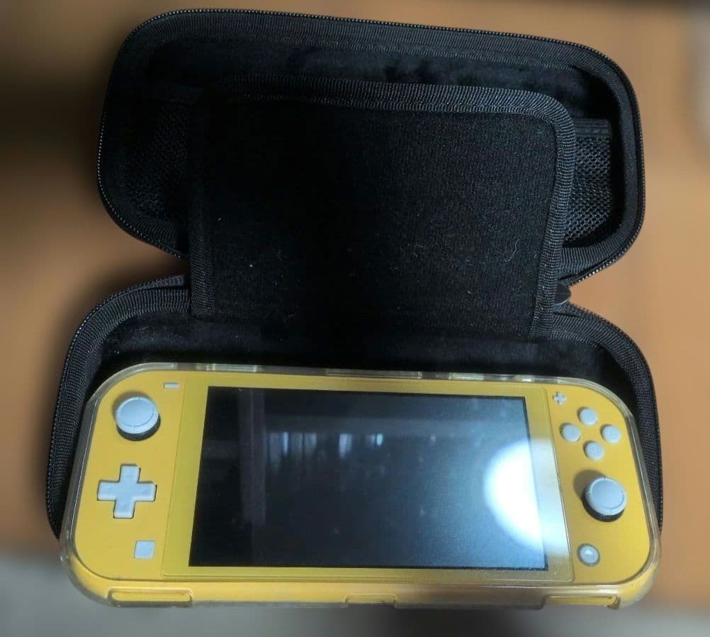Nintendo Switch Lite イエロー初期化済みの写真2枚目