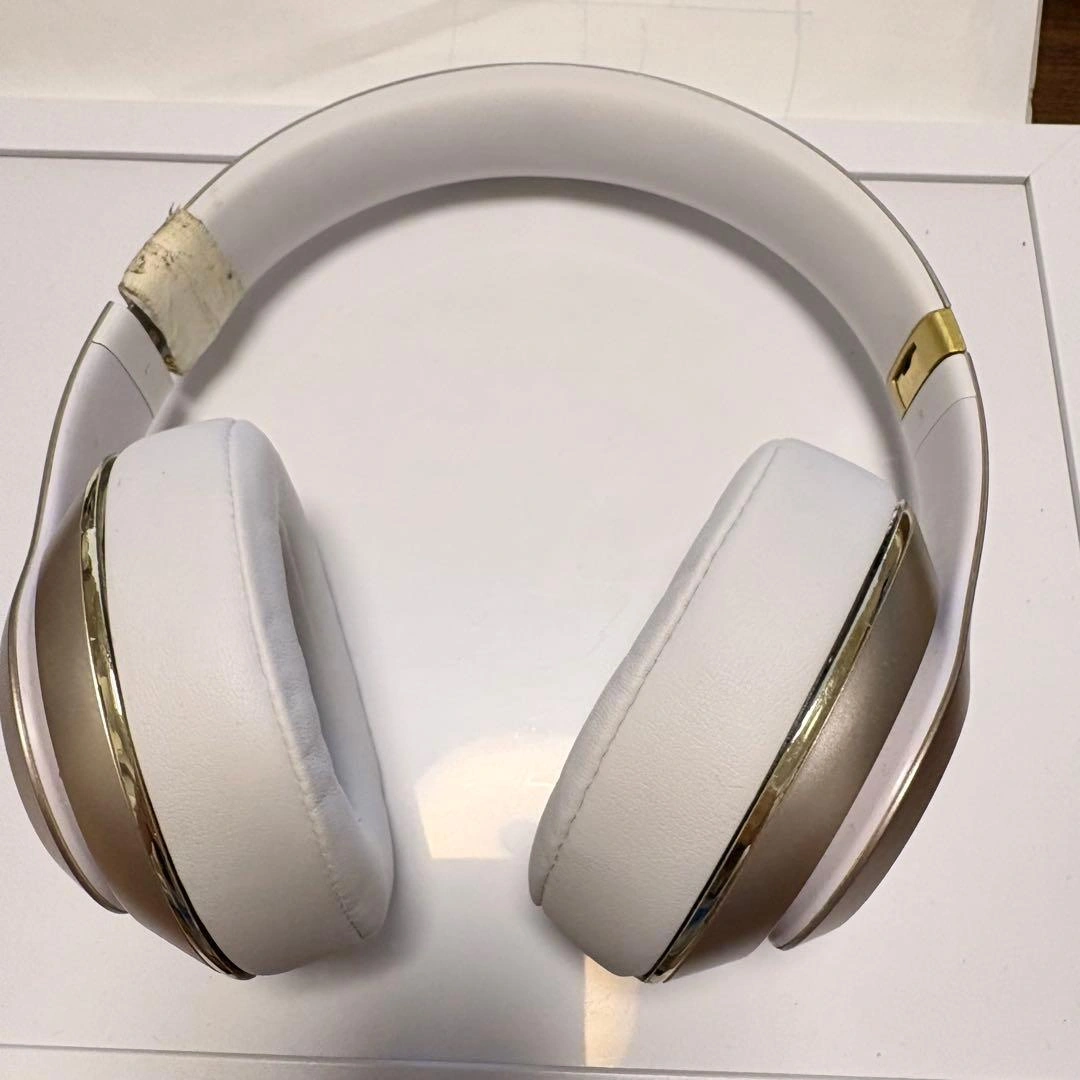 Beats ヘッドホン 本体 ホワイト ゴールドの写真2枚目