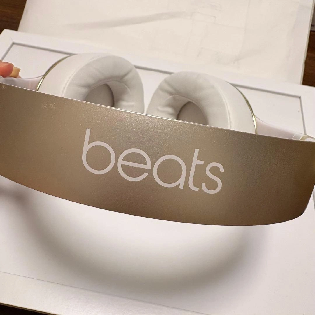 Beats ヘッドホン 本体 ホワイト ゴールドの写真3枚目