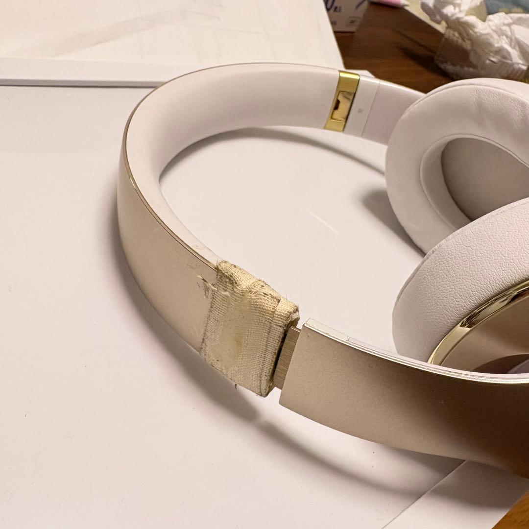 Beats ヘッドホン 本体 ホワイト ゴールドの写真5枚目