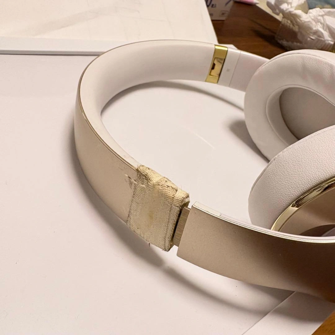 Beats ヘッドホン 本体 ホワイト ゴールドの写真5枚目