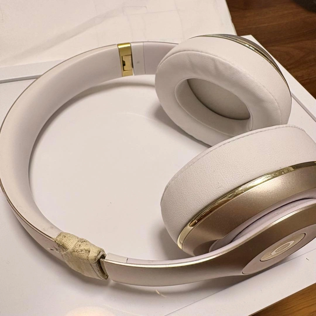 Beats ヘッドホン 本体 ホワイト ゴールドの写真6枚目