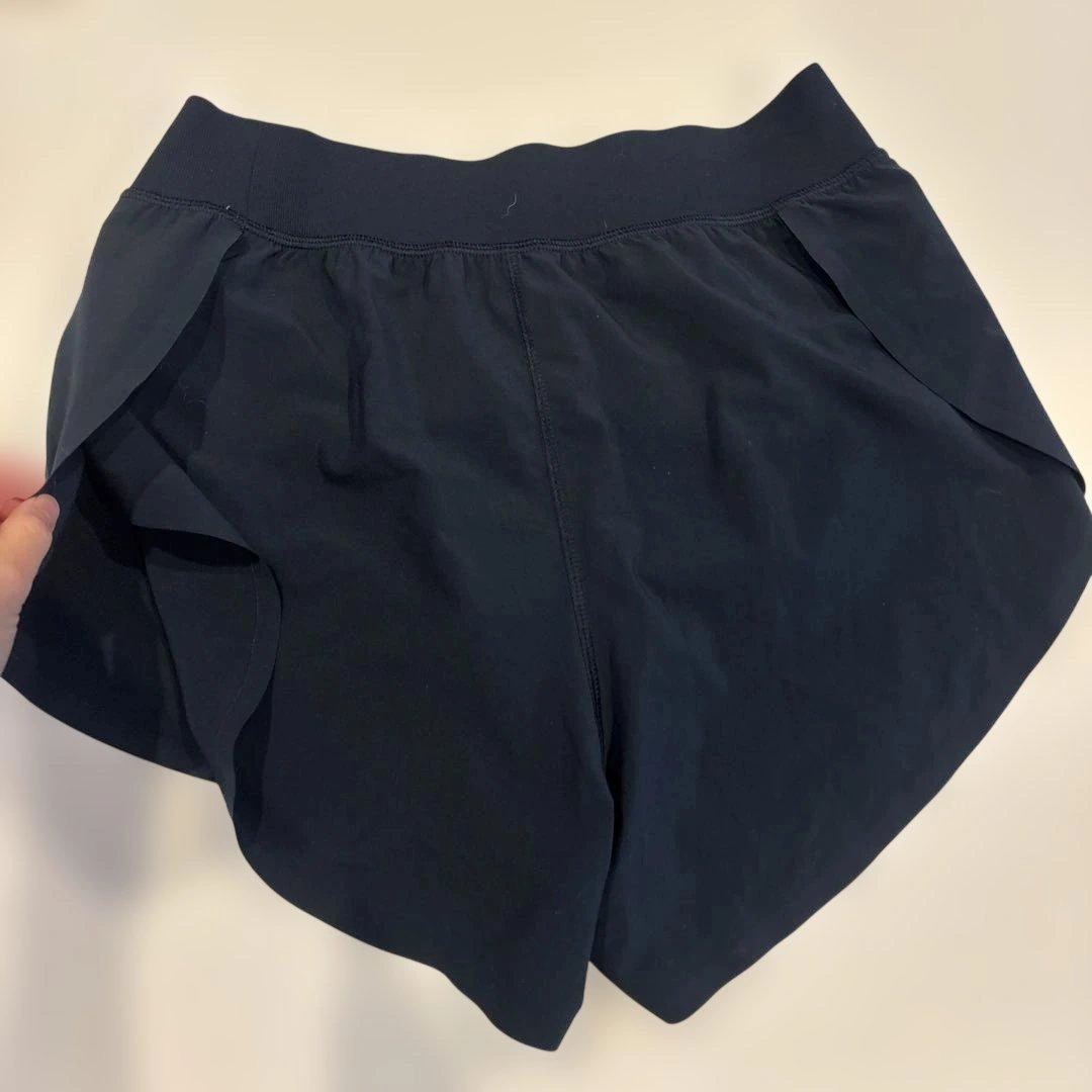 アメリカで購入 ヨガショートパンツ ネイビーの写真2枚目