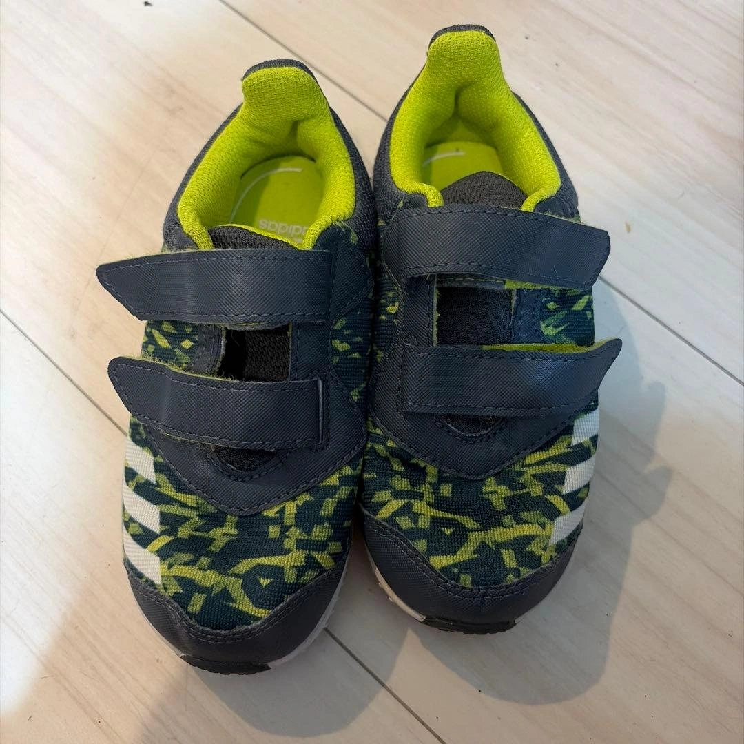 adidas キッズ スニーカー グレー×イエロー15cmの写真2枚目