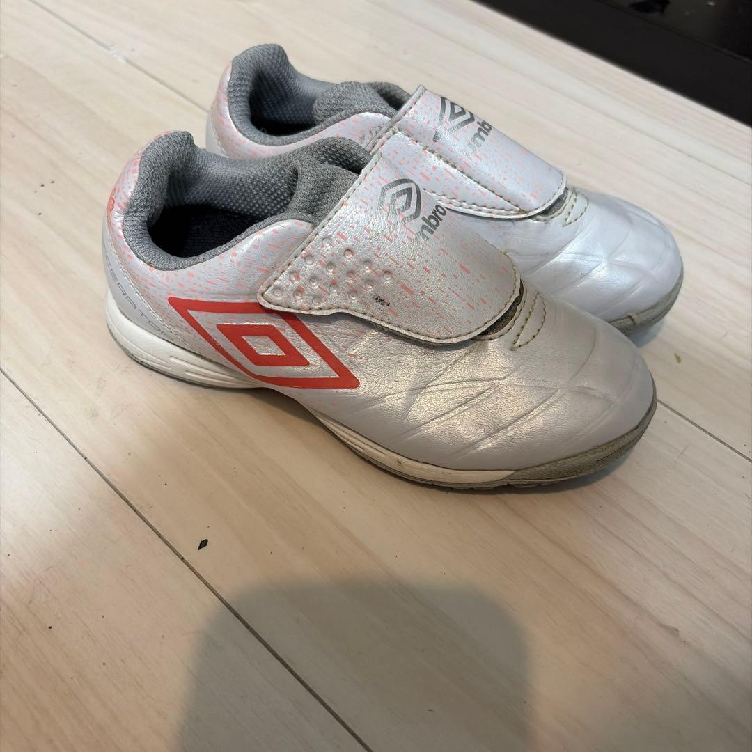 UMBRO サッカーシューズ ホワイト ピンク