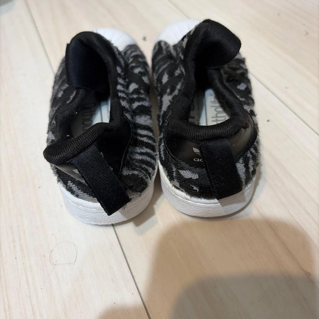 adidas キッズ スニーカー ゼブラ柄16cmの写真3枚目