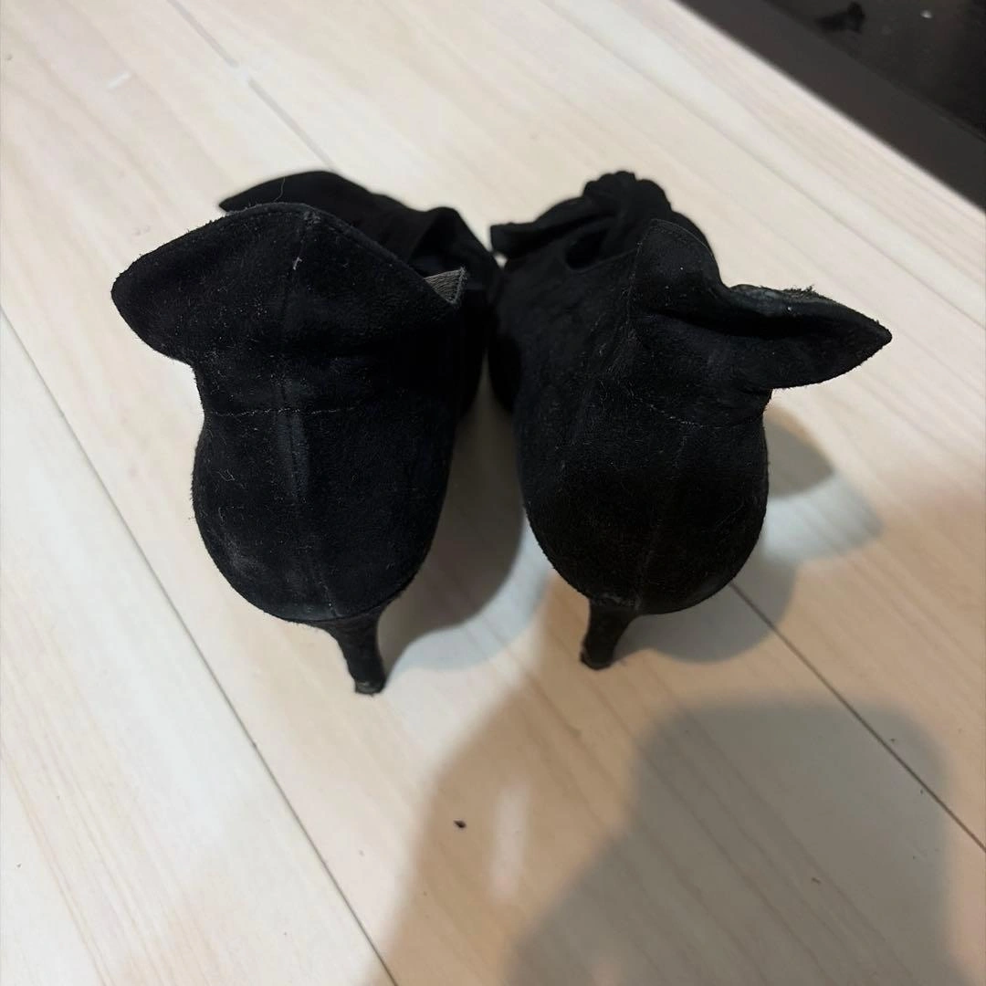 ブラック スエード リボン パンプス ハイヒールの写真3枚目