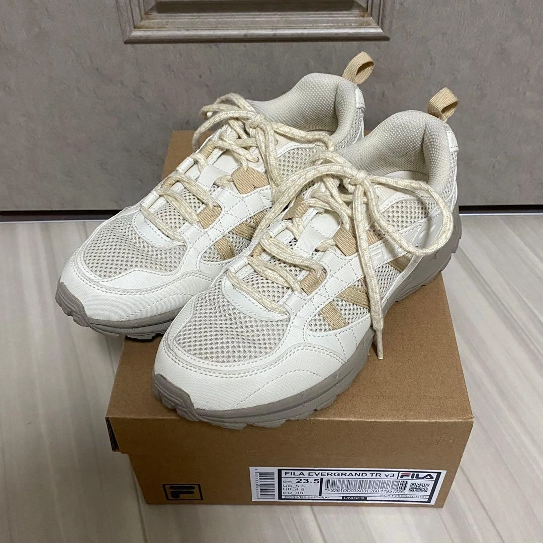【美品】FILA スニーカー エバーグランドTR V3 23.5センチ ベージュ