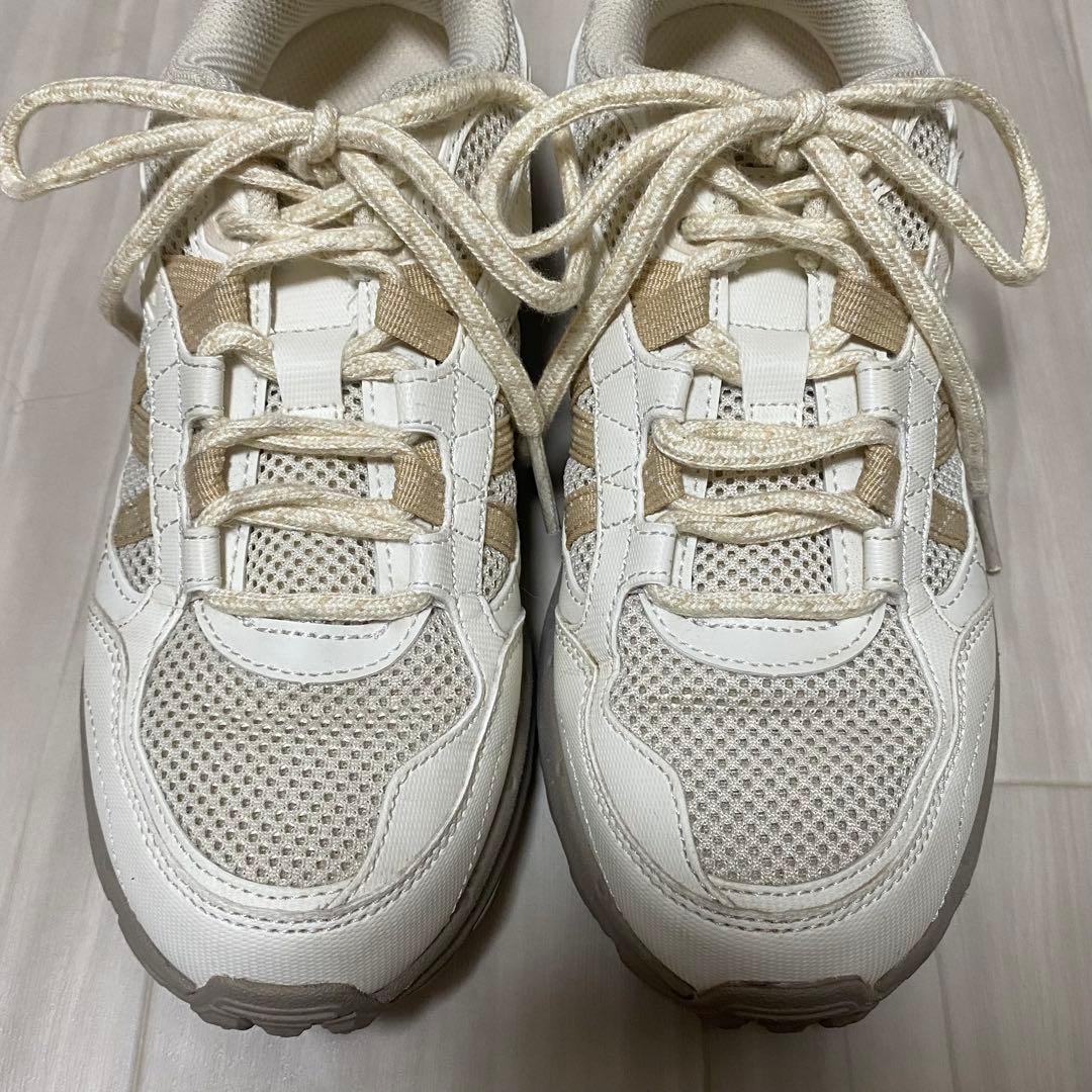 【美品】FILA スニーカー エバーグランドTR V3 23.5センチ ベージュの写真4枚目