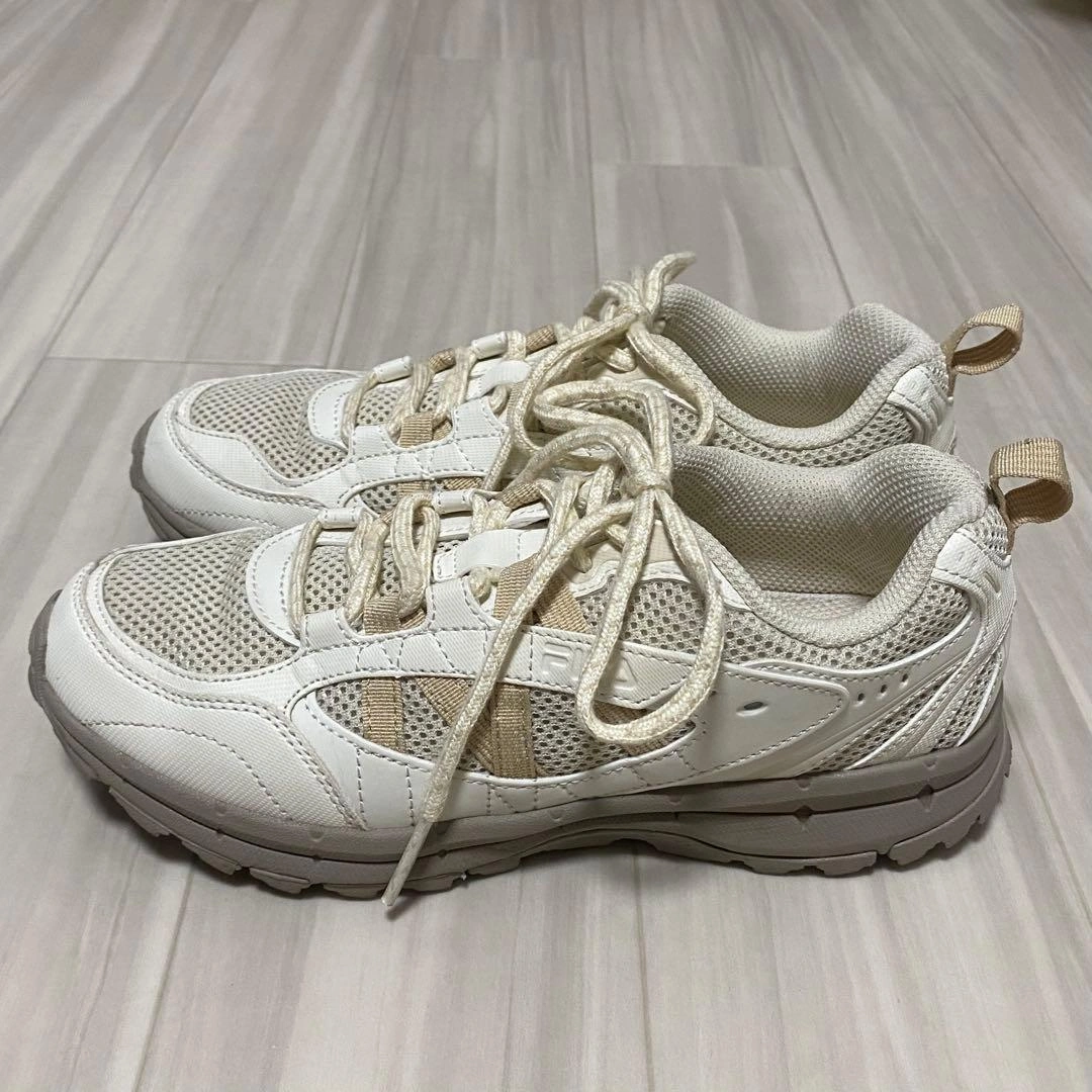 【美品】FILA スニーカー エバーグランドTR V3 23.5センチ ベージュの写真5枚目