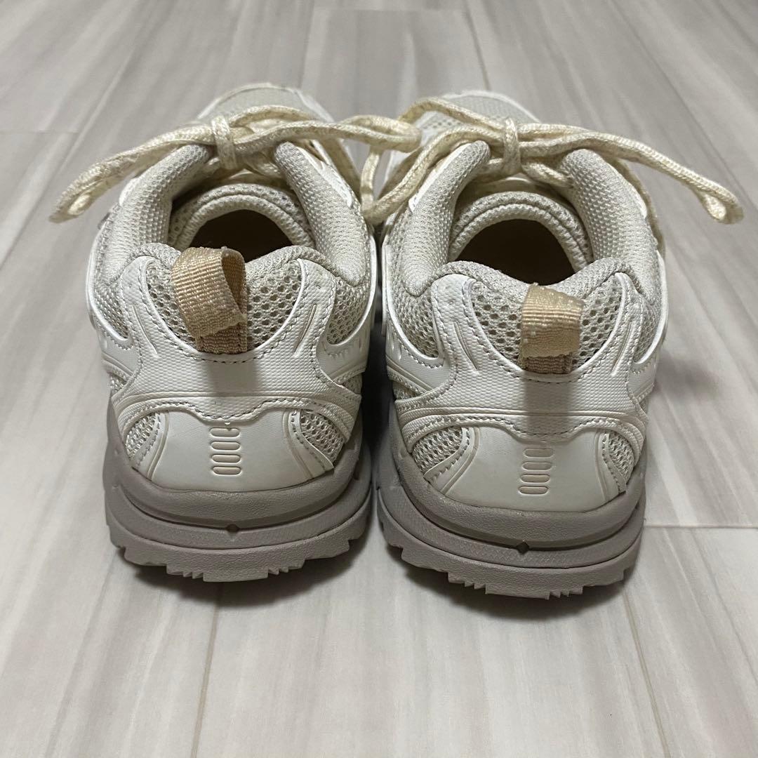 【美品】FILA スニーカー エバーグランドTR V3 23.5センチ ベージュの写真6枚目