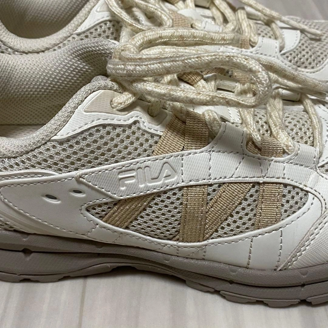 【美品】FILA スニーカー エバーグランドTR V3 23.5センチ ベージュの写真7枚目