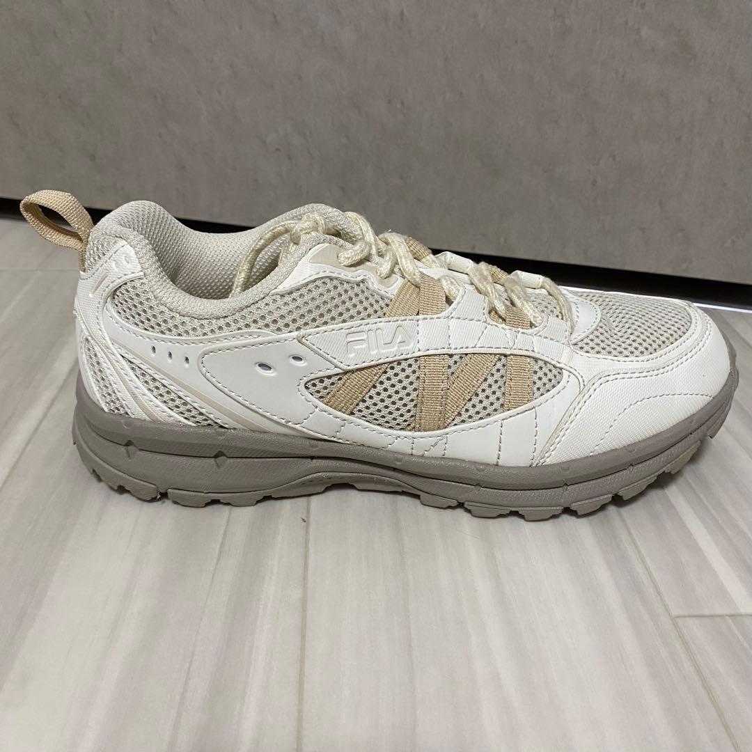 【美品】FILA スニーカー エバーグランドTR V3 23.5センチ ベージュの写真10枚目