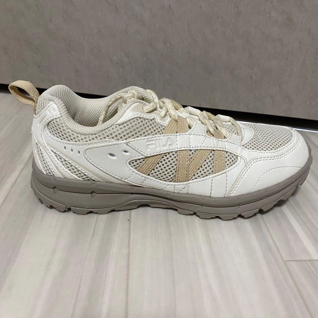 【美品】FILA スニーカー エバーグランドTR V3 23.5センチ ベージュの写真10枚目