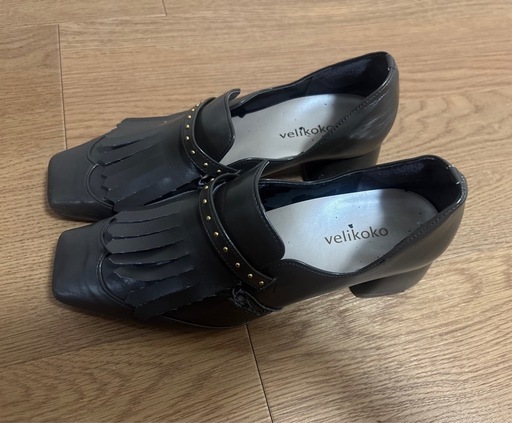 【10/10 13:00まで出品】velikoko(ヴェリココ) フリンジ スタッズ付き ローファー ダークグレー 22.5cmの写真2枚目