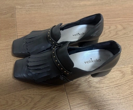 【10/10 13:00まで出品】velikoko(ヴェリココ) フリンジ スタッズ付き ローファー ダークグレー 22.5cmの写真2枚目