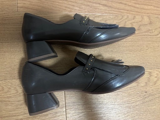 【10/10 13:00まで出品】velikoko(ヴェリココ) フリンジ スタッズ付き ローファー ダークグレー 22.5cmの写真4枚目