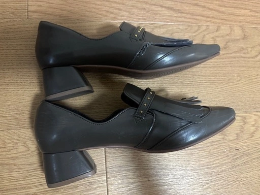 【10/10 13:00まで出品】velikoko(ヴェリココ) フリンジ スタッズ付き ローファー ダークグレー 22.5cmの写真4枚目