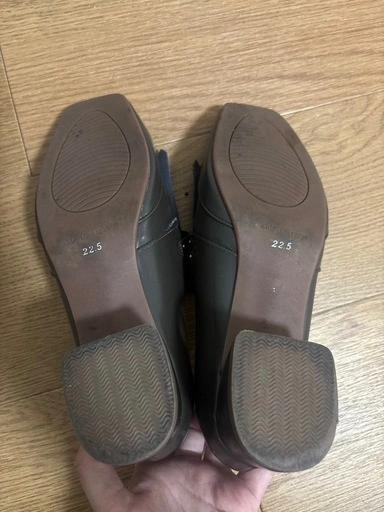 【10/10 13:00まで出品】velikoko(ヴェリココ) フリンジ スタッズ付き ローファー ダークグレー 22.5cmの写真5枚目