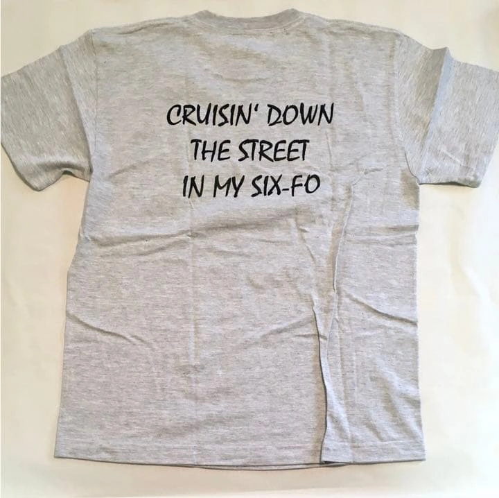 【新品】"STILL WAITING" HONEY&CHRIS Tシャツの写真2枚目