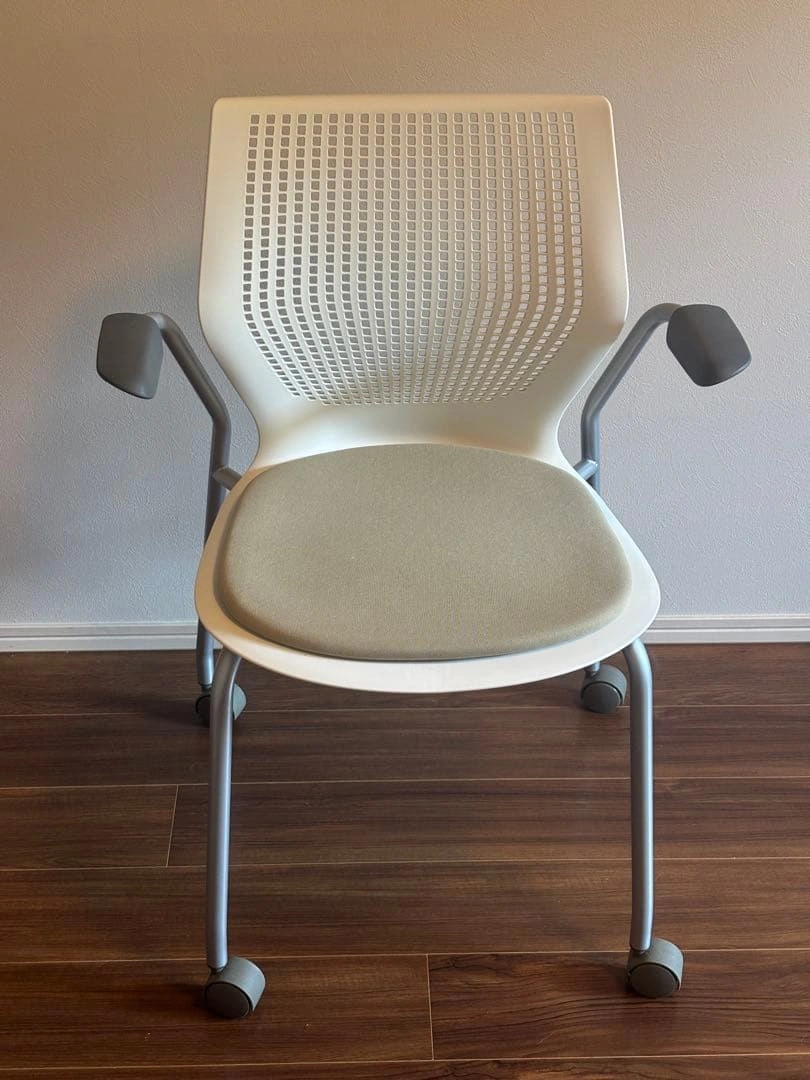 Knoll MultiGeneration Chair