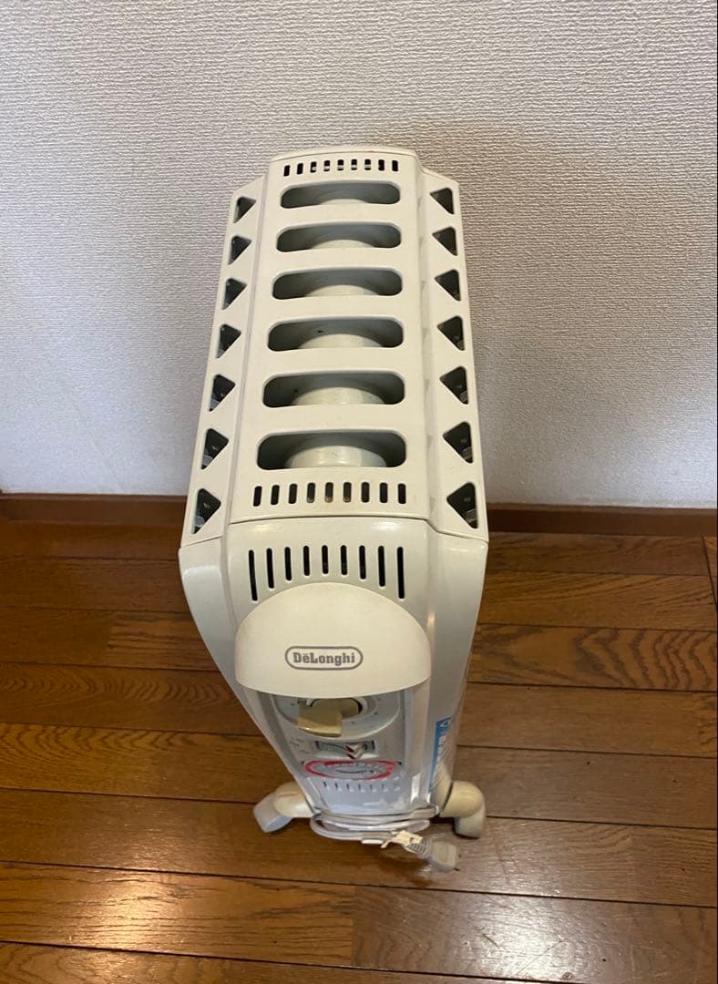 DeLonghi オイル・ラジエターヒーター D071249EF デロンギの写真2枚目