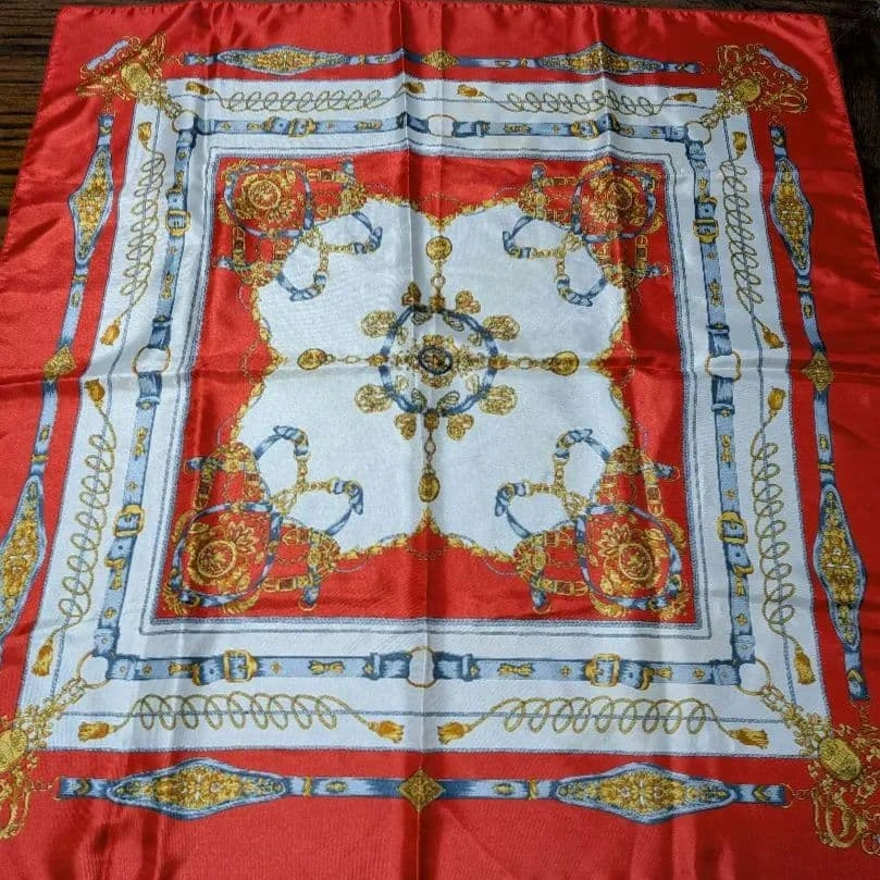 【極美品】昭和レトロ 大判スカーフ(85cm) 馬具 ベルト柄 ヴィンテージの写真2枚目