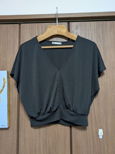 【ZARA】※未使用品※ ザラ Vネック シャーリングクロップド トップス