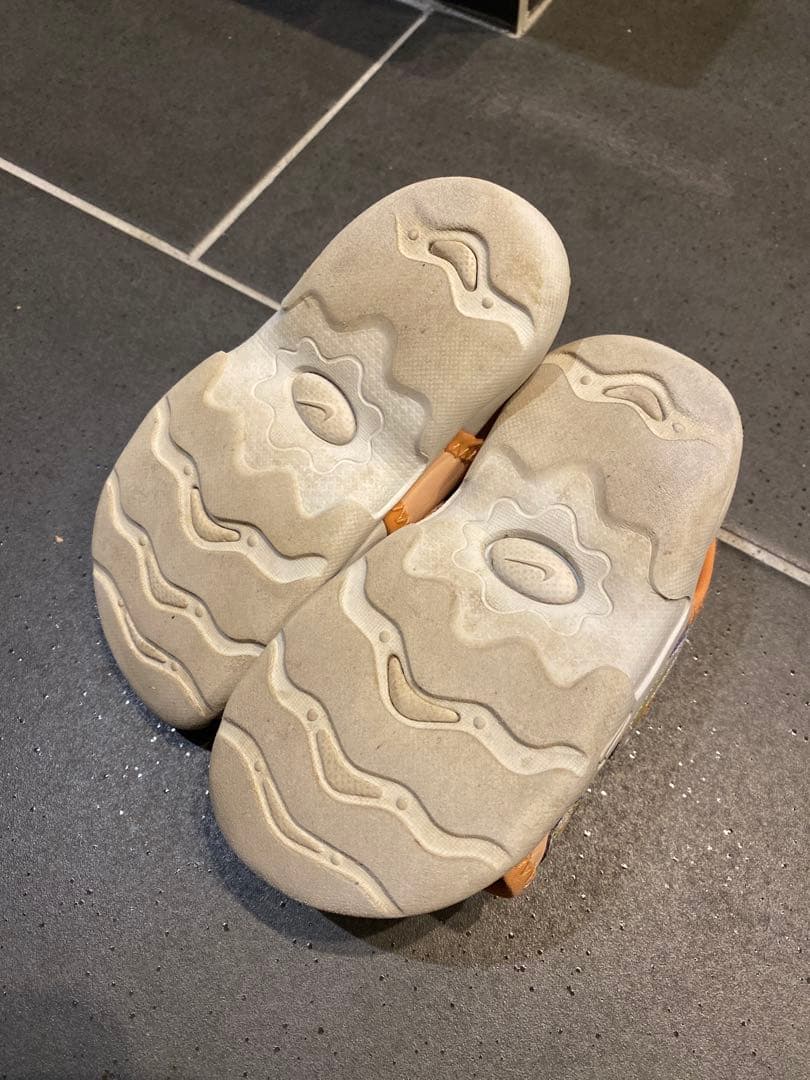 NIKE オレンジ ベルト付きサンダルの写真3枚目