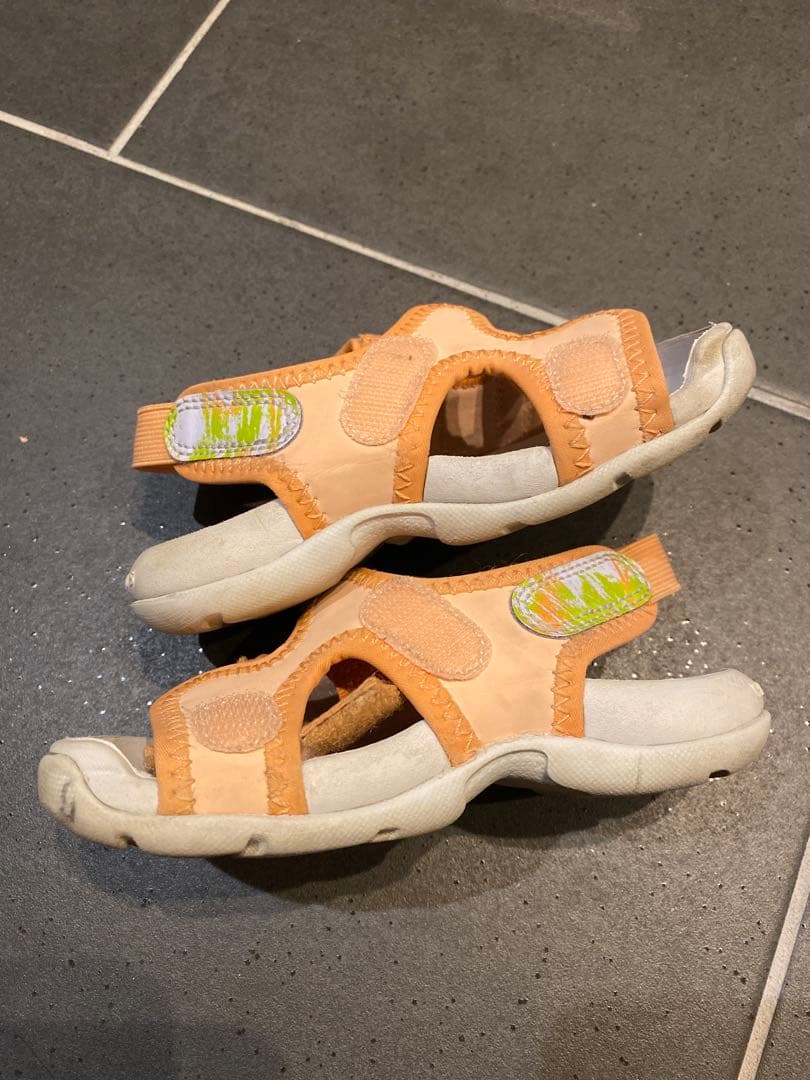 NIKE オレンジ ベルト付きサンダルの写真5枚目