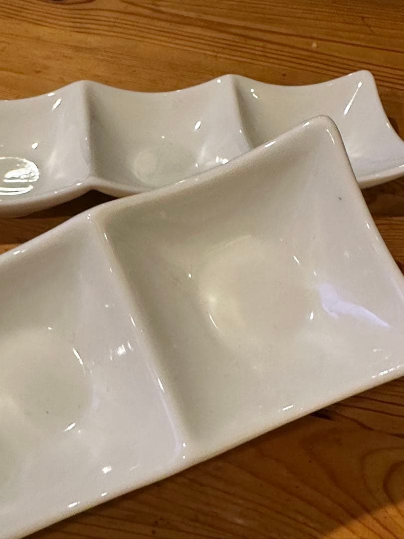 3連仕切り皿　陶器製　薬味・つけだれ皿　2枚セットの写真2枚目