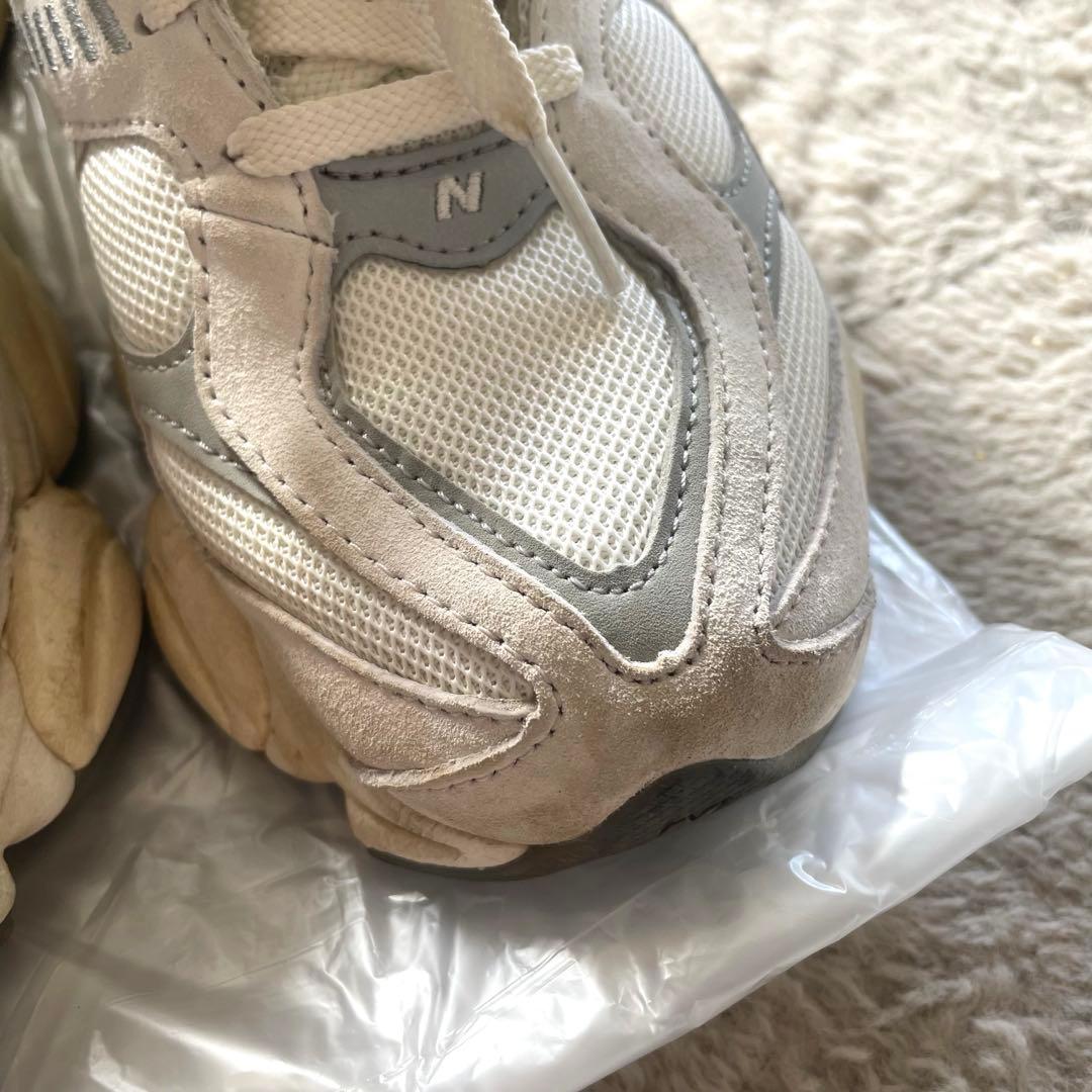 New Balance 9060 スニーカー オフホワイトの写真5枚目