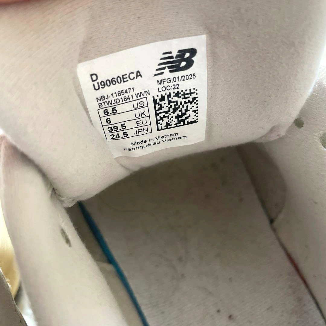 New Balance 9060 スニーカー オフホワイトの写真6枚目
