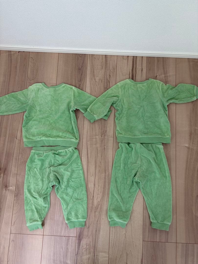 H&M ベロア セットアップ 2組 74/80 双子 おそろい グリーンの写真2枚目