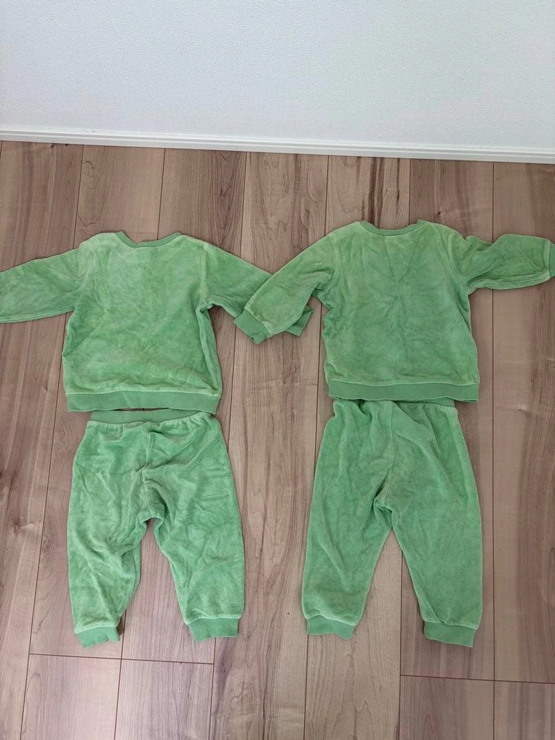 H&M ベロア セットアップ 2組 74/80 双子 おそろい グリーンの写真2枚目