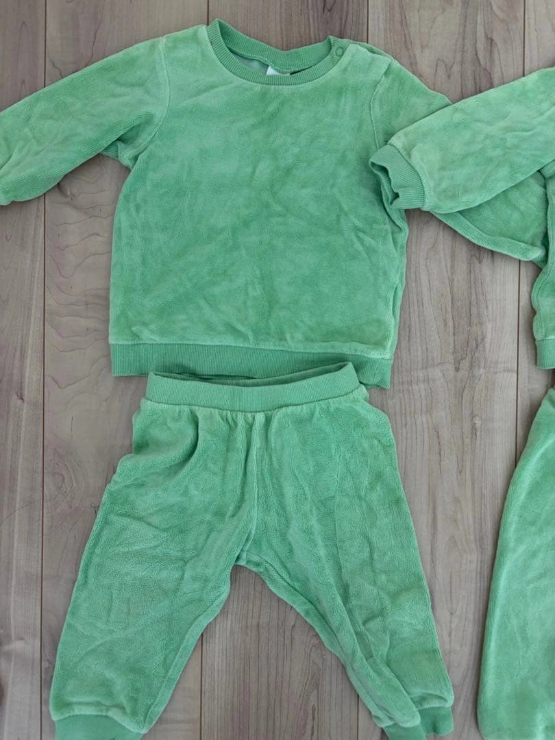 H&M ベロア セットアップ 2組 74/80 双子 おそろい グリーンの写真3枚目