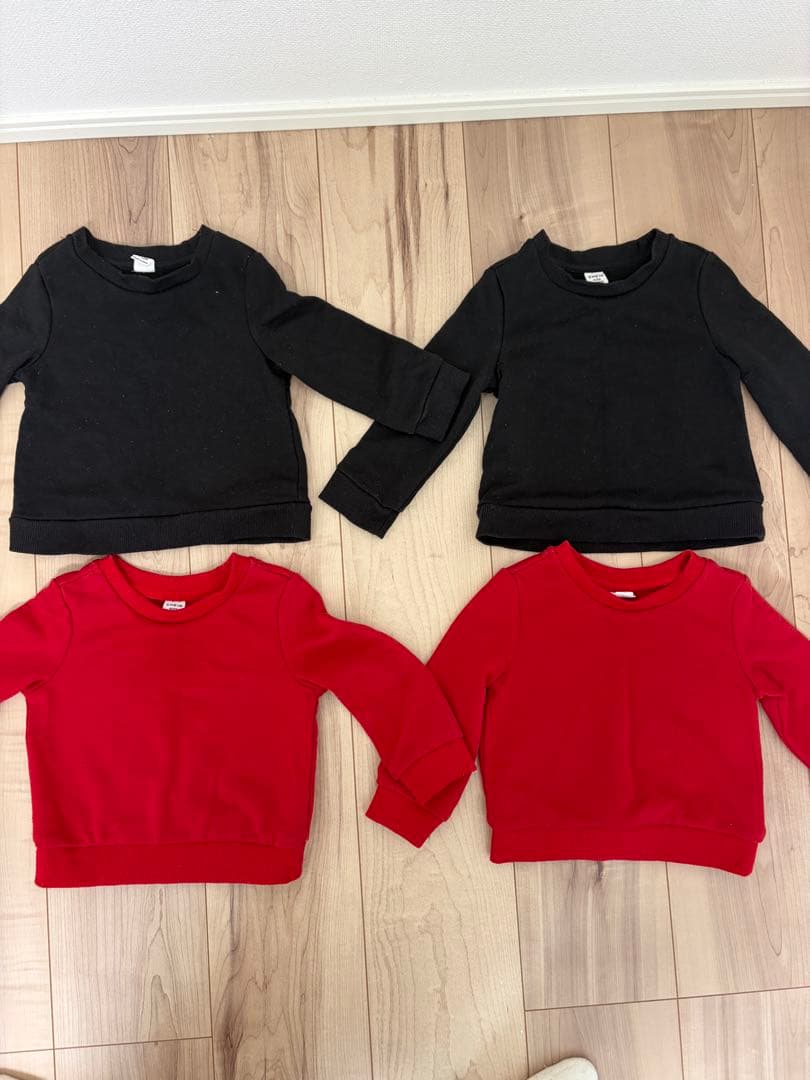 SHEIN ベビー トレーナー 4枚セット 9-12M 双子 おそろい 赤 黒の写真2枚目