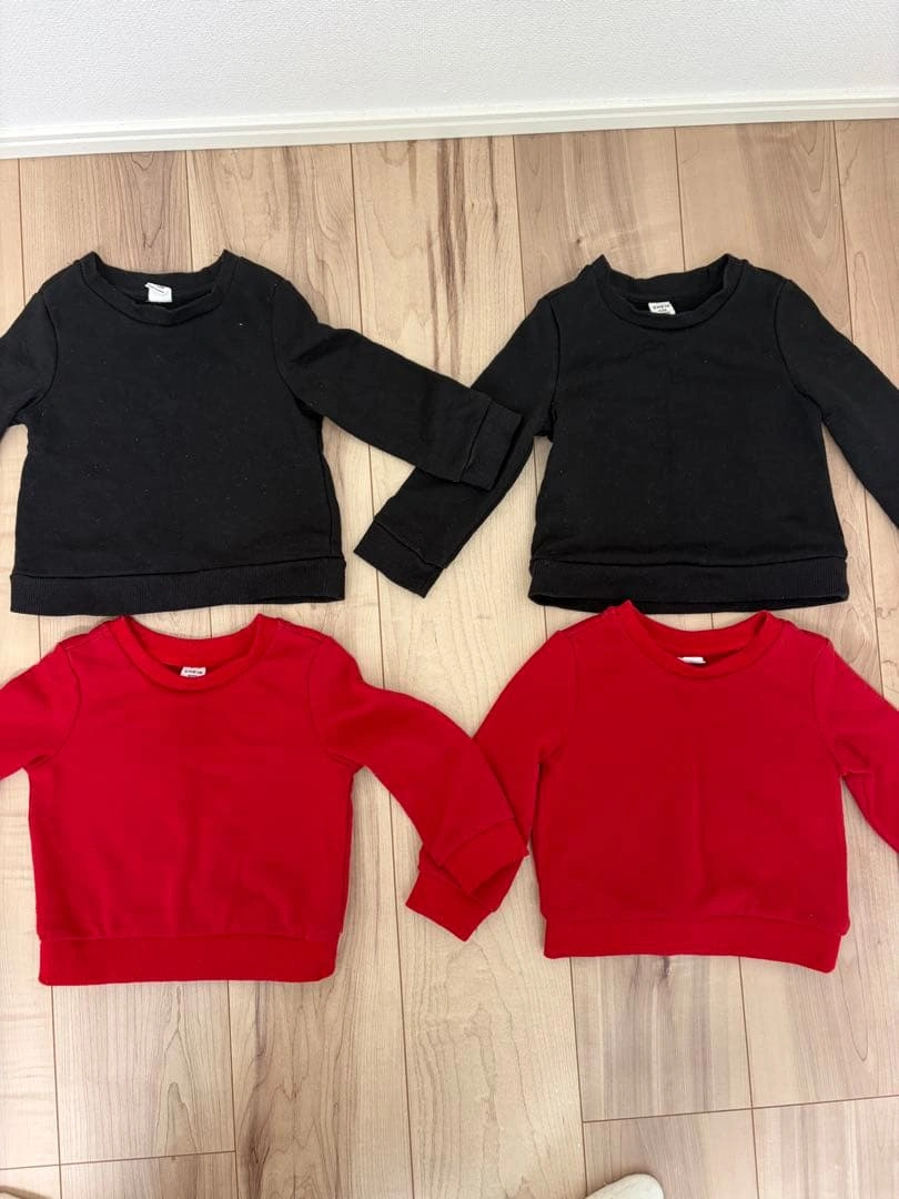 SHEIN ベビー トレーナー 4枚セット 9-12M 双子 おそろい 赤 黒の写真2枚目